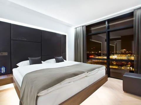 Double room deluxe panoramic view, non-refundable - COOL MAMA Hotel Salzburg House in Salzburg