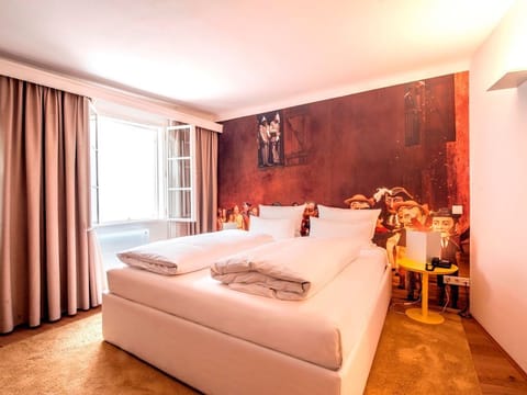 HOT DEAL Junior Suite with shower & toilet - Small Luxury Hotel Goldgasse House in Salzburg