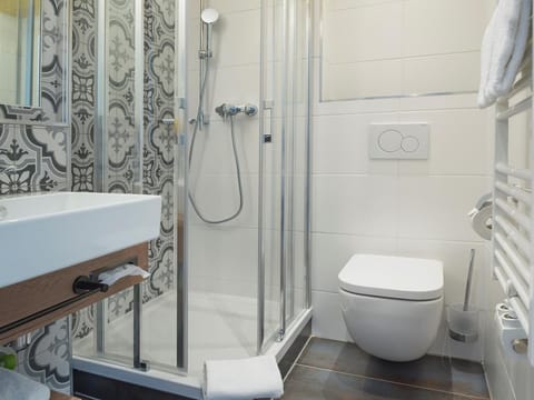 Four-bed room - JUFA Hotel Salzburg City**** House in Salzburg