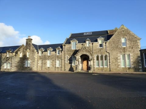 The Pipers No 7 Lomond View