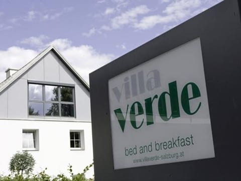 Triple room with shower & WC - B & B Villaverde House in Salzburg