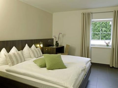 Triple room with shower & WC - B & B Villaverde House in Salzburg