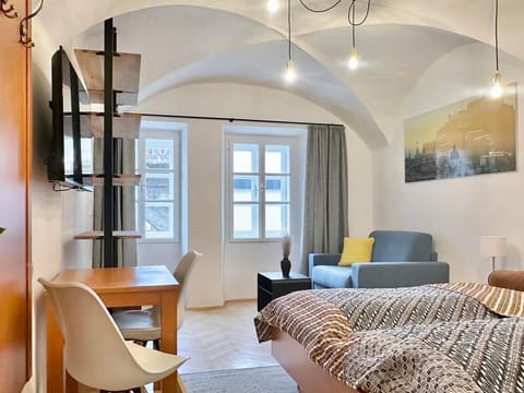 Standard triple room (street) - Krone 1512, hotel House in Salzburg