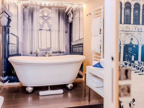 Suite with free-standing bathtub - Hotel Stein House in Salzburg