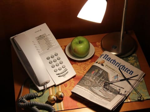 Triple room with shower or Bathroom, toilet - Airporthotel Salzburg House in Salzburg