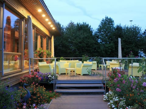 Double room with shower or Bathroom, toilet - Airporthotel Salzburg House in Salzburg