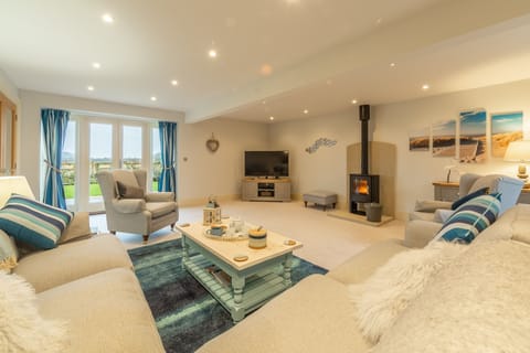 Field Corner, Docking: Sumptuous sitting room with wood burning stove