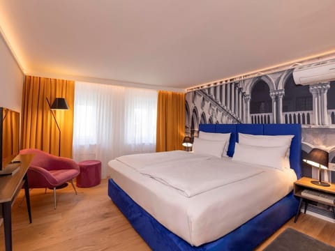 Small double room with old town view - Hotel Stein House in Salzburg