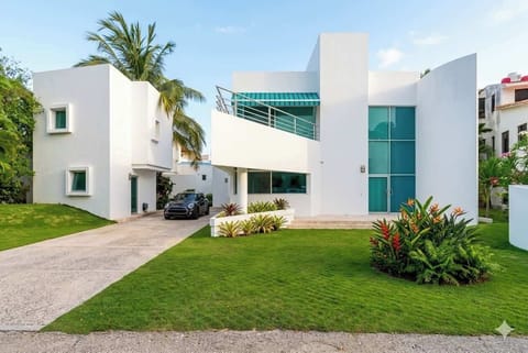 Welcome to White House Villa in Playacar Fase 2