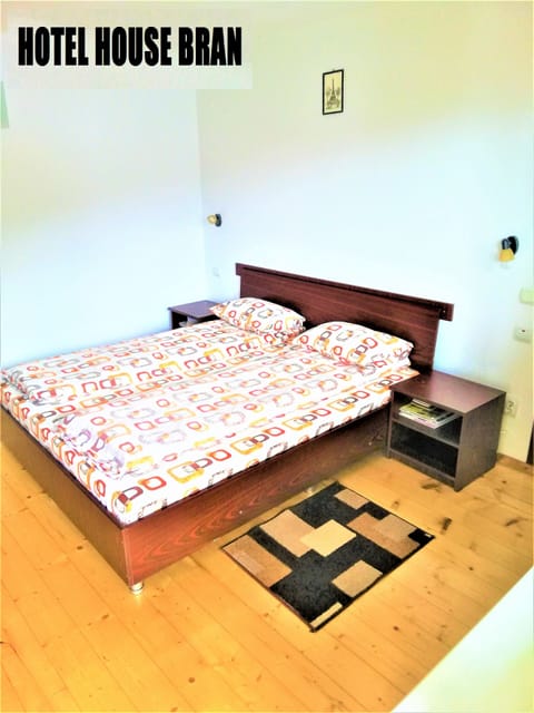 HOTEL HOUSE BRAN 1
str. Garii 2b Busteni 
+40725591938
+40771112909
