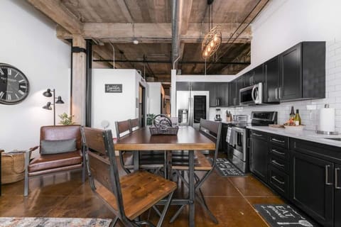 Dining area & fully equipped Kitchen