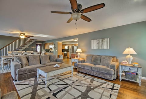 Living Room | Open Floor Plan | Free WiFi