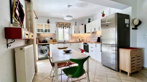 Modern Kitchen with Dinning Area