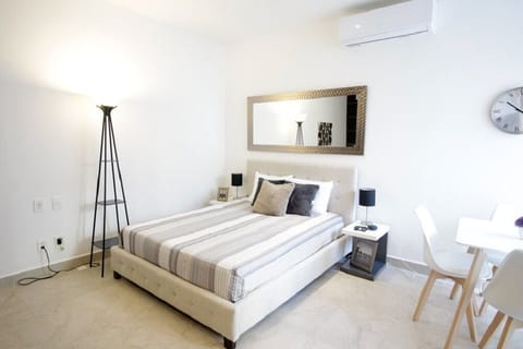 Queen size bed, in a great and specious studio with all the comfort you need 