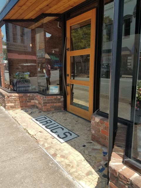 Front view of W. Union St. which is Breathe Yoga Studio