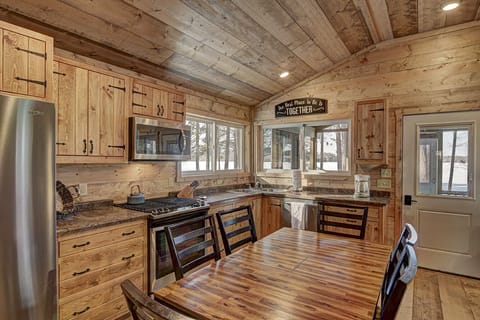 Gourmet Kitchen Lakeside Views