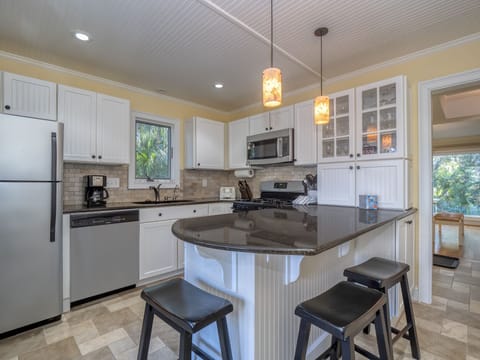 Counter seating for 3