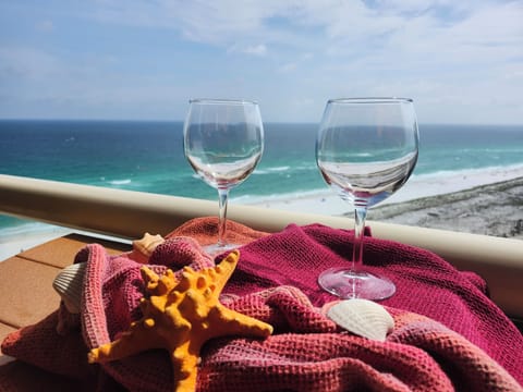 Views of the Gulf & Santa Rosa Sound from the patio & enjoy a glass of wine!