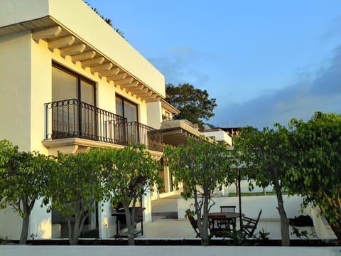 Villa with terrace and grill