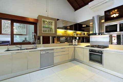 Villa 5 BR Seminyak, Bali