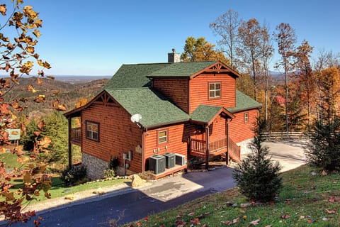Large Smoky Mountain Cabin