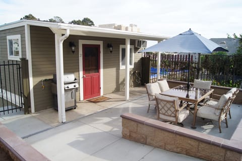 Private 2-Level Cottage