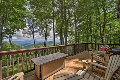 Beech Mountain Vacation Rental | 3BR | 3BA | 2,2100 Sq Ft | Stairs Required