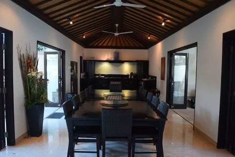 Lux 5 BR with Driver, Heart of Seminyak
