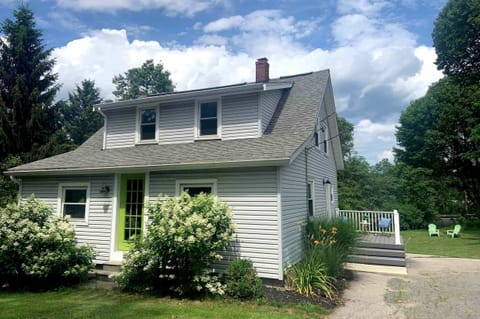 A classic New England Cape just minutes walk to downtown Portsmouth and Kittery Foreside.