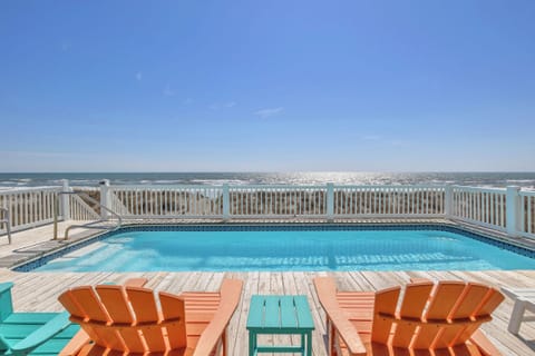 Oceanfront Deck / Pool