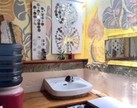 Bathroom with washbasin and water dispenser