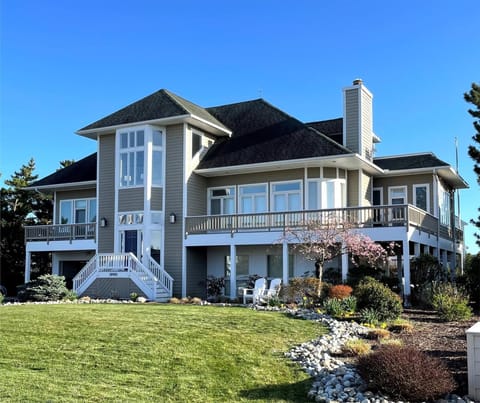 Exterior,Front Exterior,