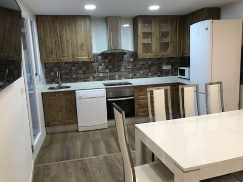 Kitchen and dinning table for 8