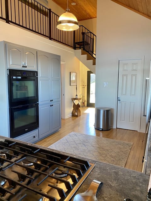 Kitchen-Jenn Air 6 Burner & Double Ovens