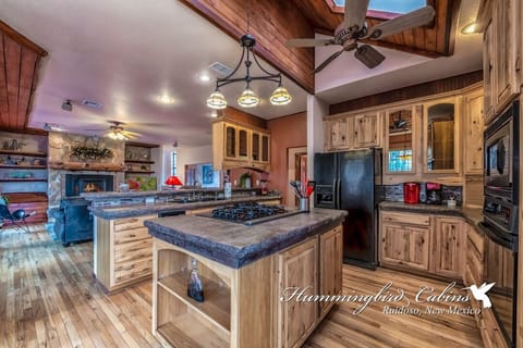 Beautiful, modern kitchen (main floor)