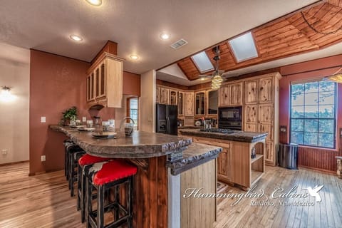Beautiful, modern kitchen (main floor)