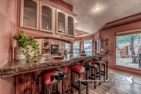 Beautiful, modern kitchen (main floor)