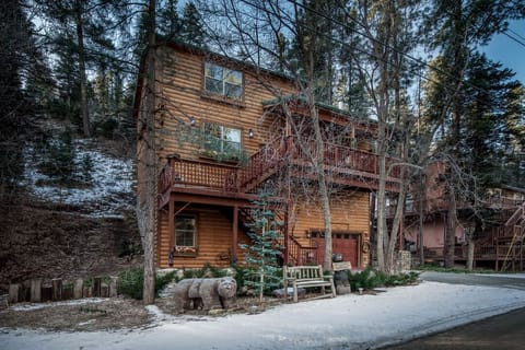 Front View of Sombras Del Bosque!