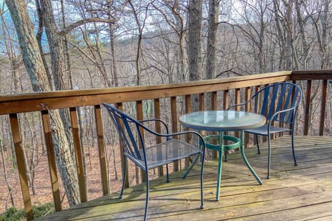 Deck w/ Views | Charcoal Grill