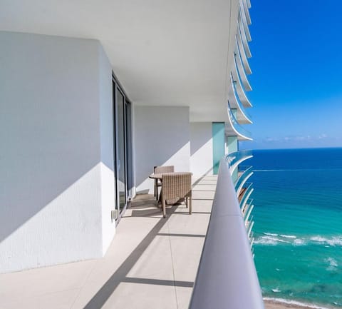 Ocean front 2 bed 29th floor Miami (7824)