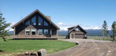 Welcome to Camille's Haven. This cabin is located in the Centennial Shores subdivision of Island Park.