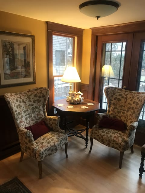 Back alcove off of Dining Rm.