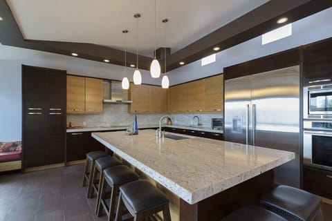 Eat in this modern kitchen. There is so much space for everyone to be in here together.