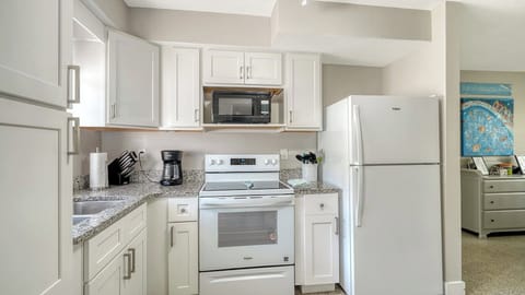 Nicely Appointed Kitchen (S)