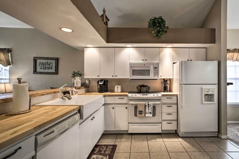 Kitchen | Keurig Coffee Maker | Toaster | Spices | Cooking Basics