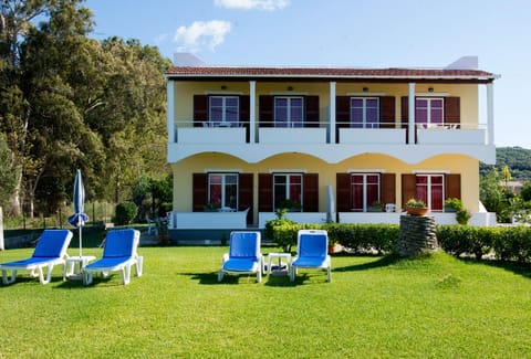 Welcome to our beachfront, 4 independent 2-bedroom apartments for 4 guests each