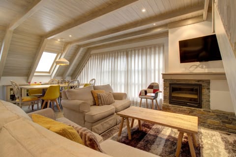 Nice living room of the Varrados by Totiaran apartment at the foot of the slopes