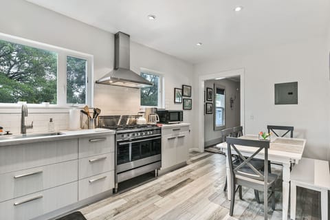 Fischer Paykel 5-burner gas range