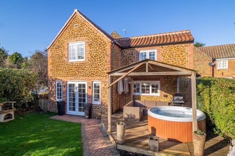 The Malthouse, Dersingham: A magnificent detached native carrstone cottage that exudes luxury