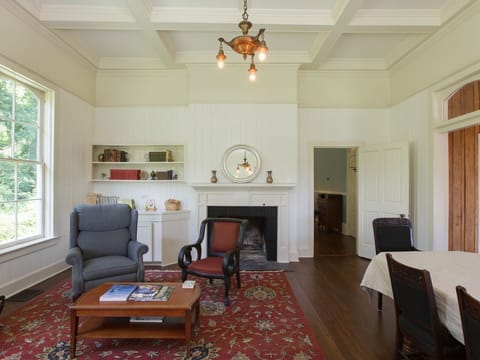 Table for six and sitting area off the kitchen